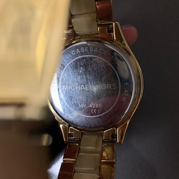 Michael Kors Watch - Picture 6 of 6